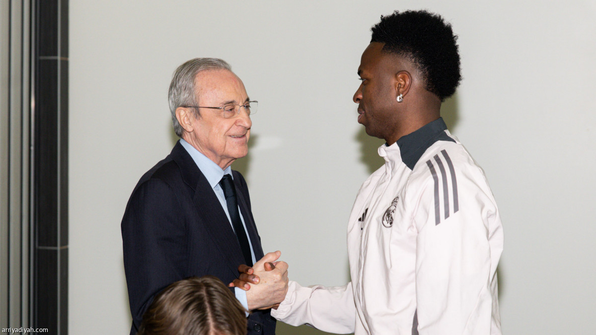 بيريز في المعسكر