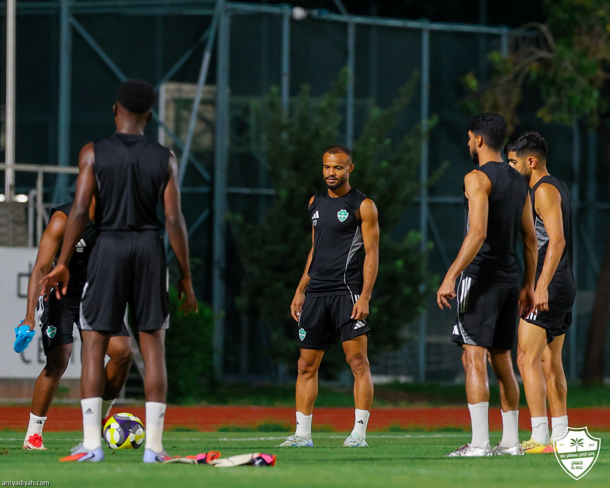 الأهلي متأهب