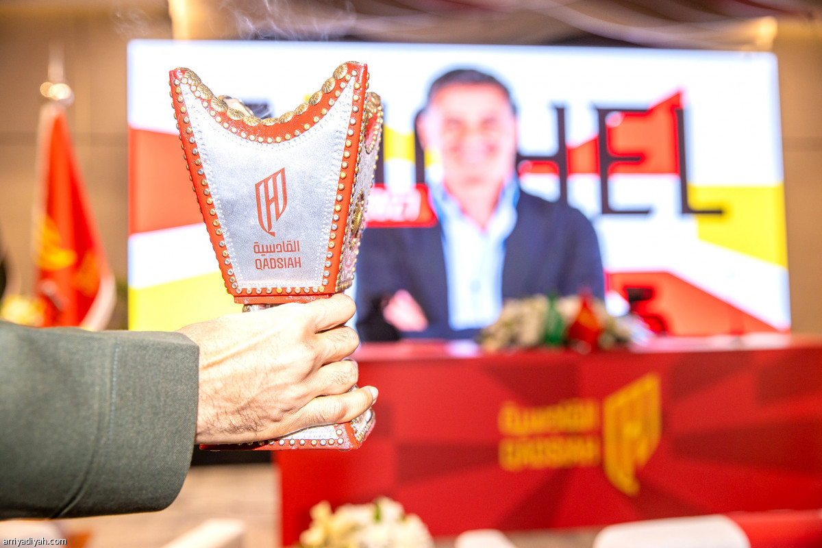 ميتشيل يجدد