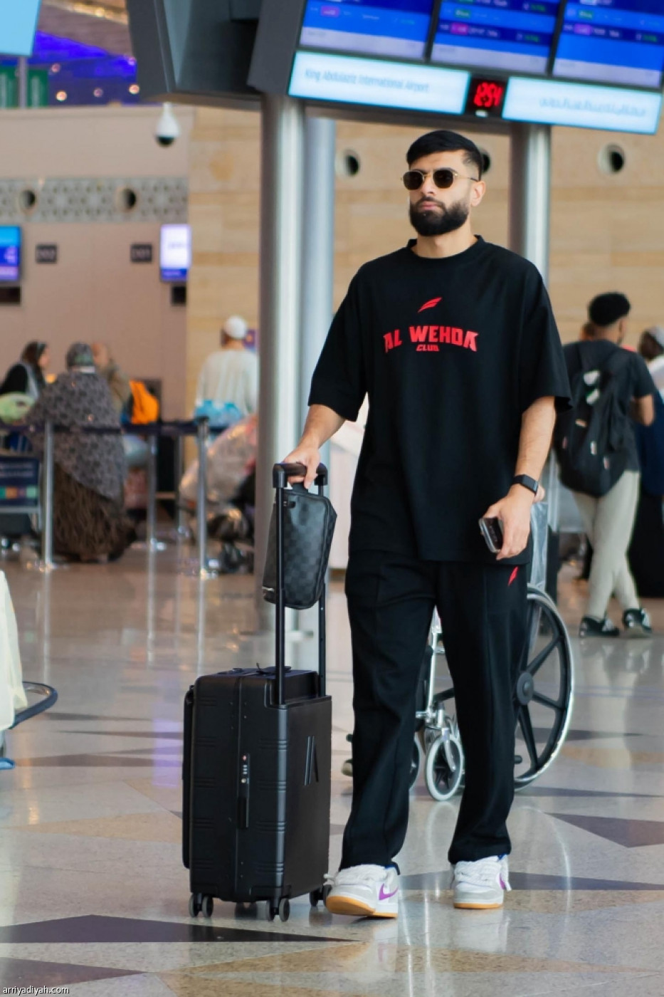 الوحدة يطير إلى أبها