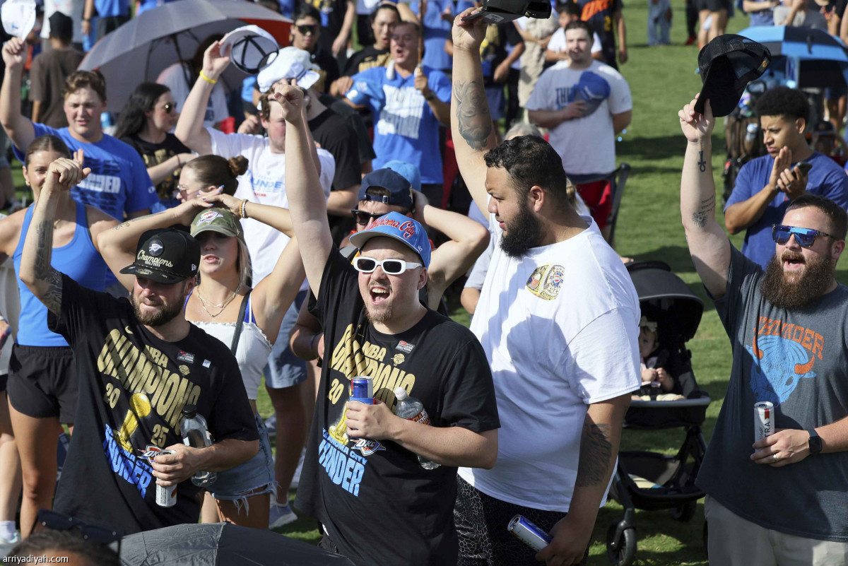 ثاندر يحتفل باللقب