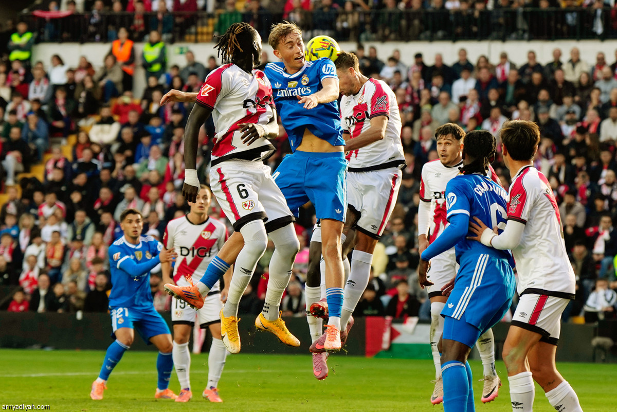 الريال يتعثر