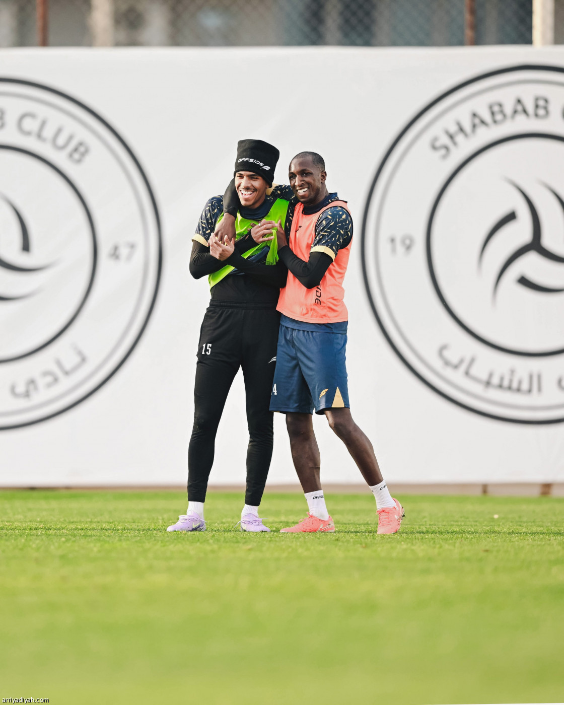 الليث يتأهب