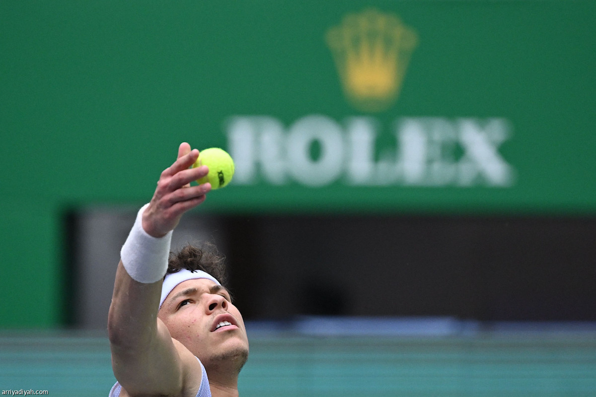 شيلتون يودع