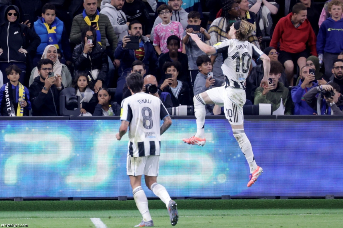 نيوكاسل يستعرض