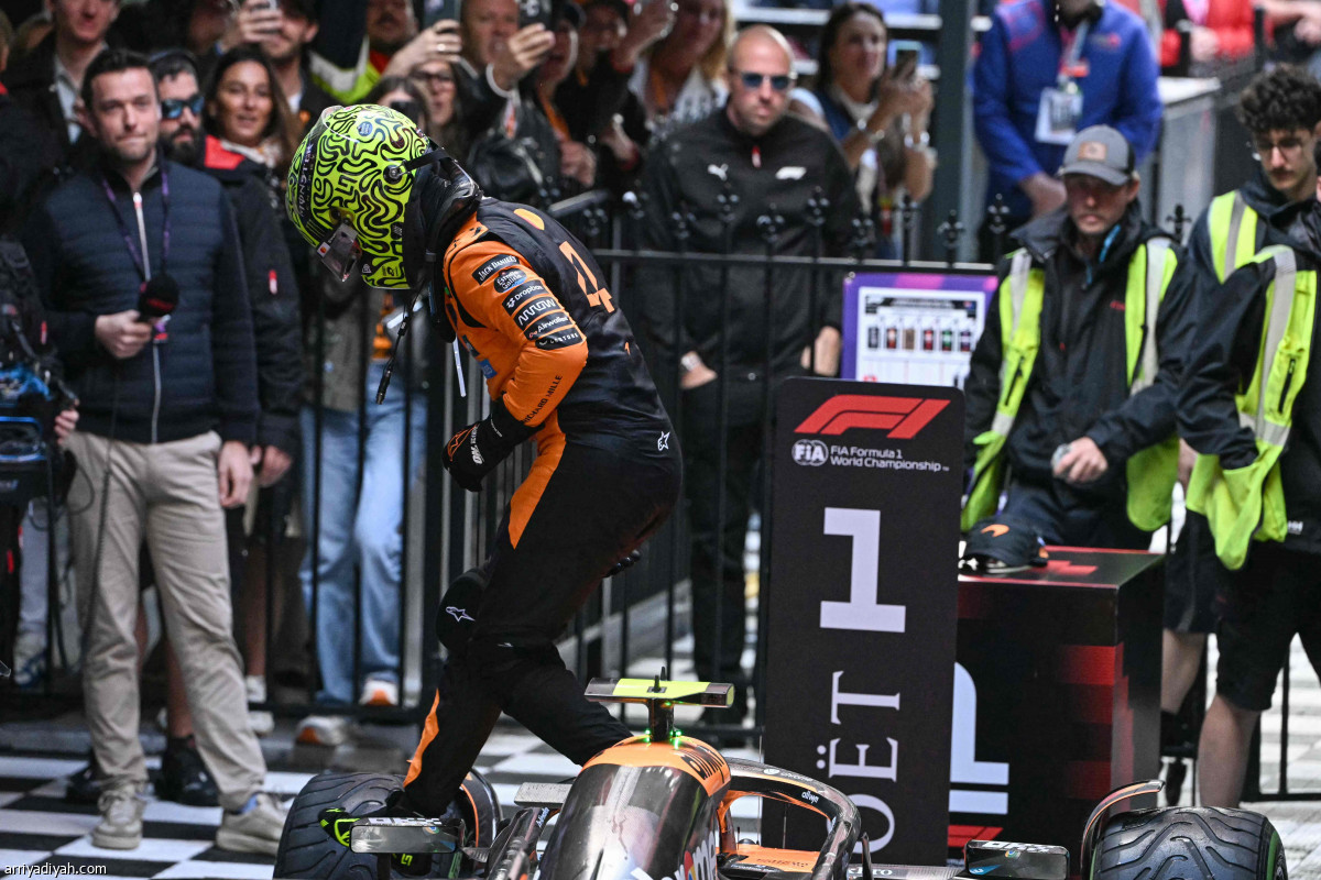 نوريس يتفوق