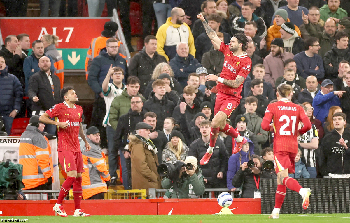 الليفر يحلق